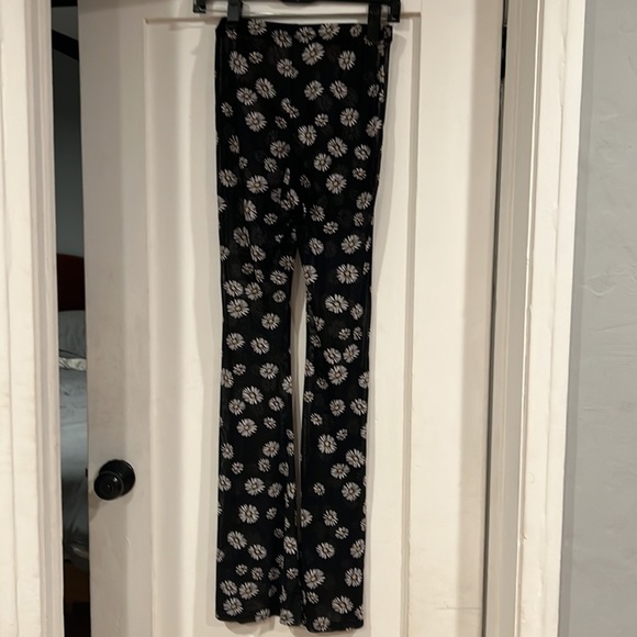 Black daisy transparent flare pants - Picture 2 of 4